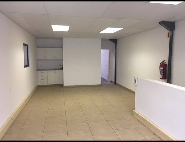 223M² WAREHOUSE RENTED IN WESTLAKE